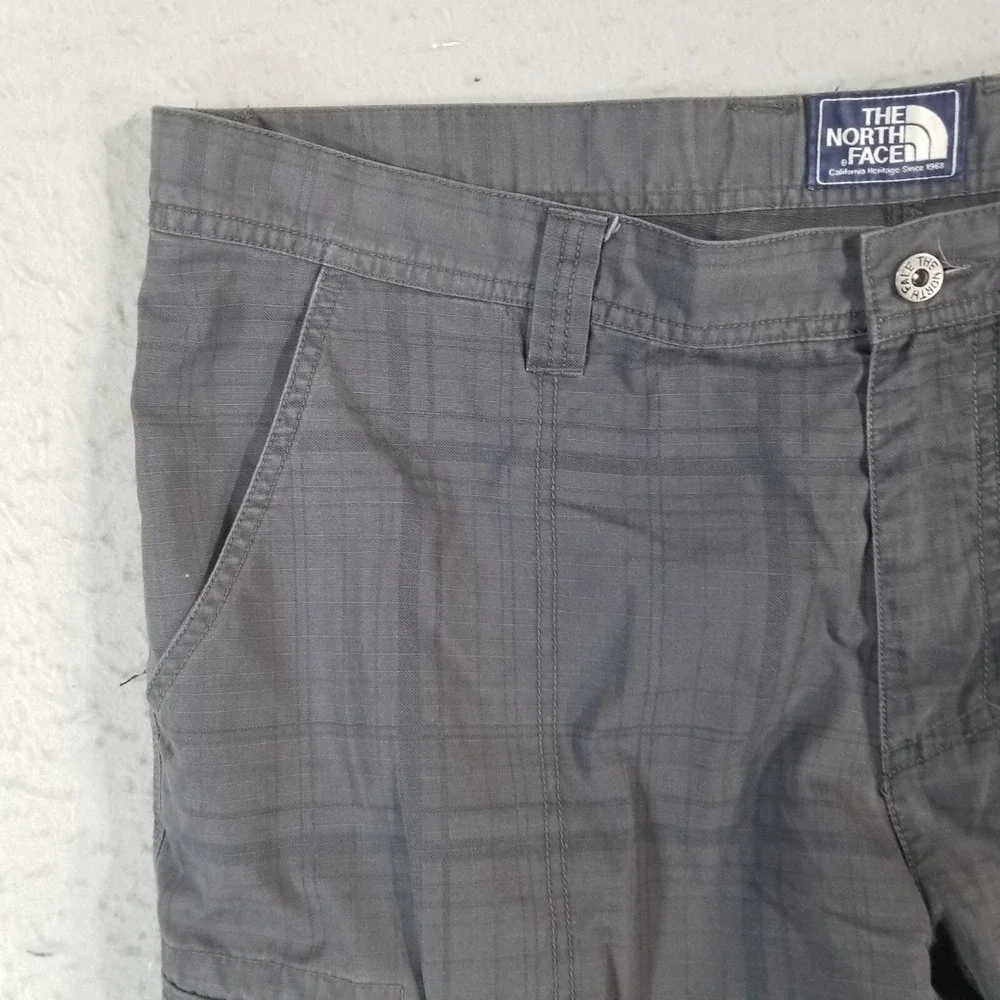 The North Face cargo hiking shorts men's 40x12 gray plaid outdoor adventure